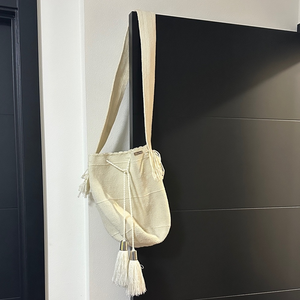 Elegant Cream Shoulder Bag